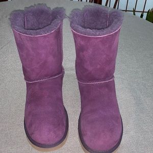 UGGS Bailey Bow II in excellent used condition